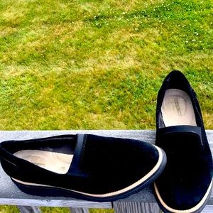 Clarks Collection Cushion Black Loafers Women’s SZ 6.5M.  Suede-like material